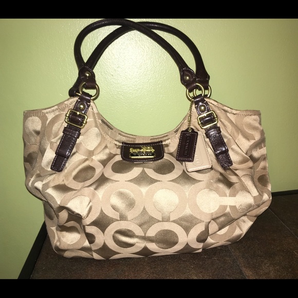 Handbags - Beautiful Coach Purse